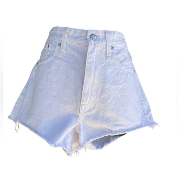 Madewell Pants - Madewell Relaxed denim shorts in white High waisted look and super comfortable